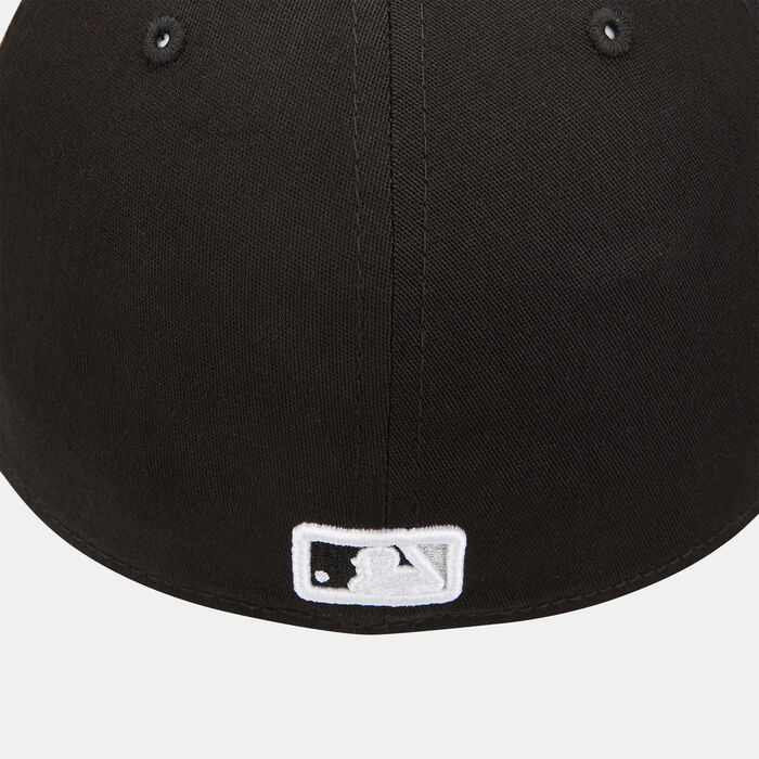 New Era Men's Chicago White Sox Team Outline 39THIRTY Stretch Fit Cap Black image number 1