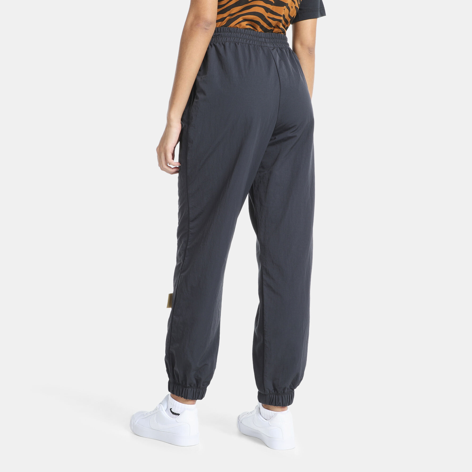 Nike women's sweatpants with elastic ankles discount
