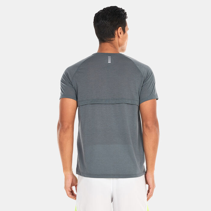 Under Armour Men's UA Streaker Run T-Shirt Grey Under Armour Men's UA Streaker Run T-Shirt Grey image number 1