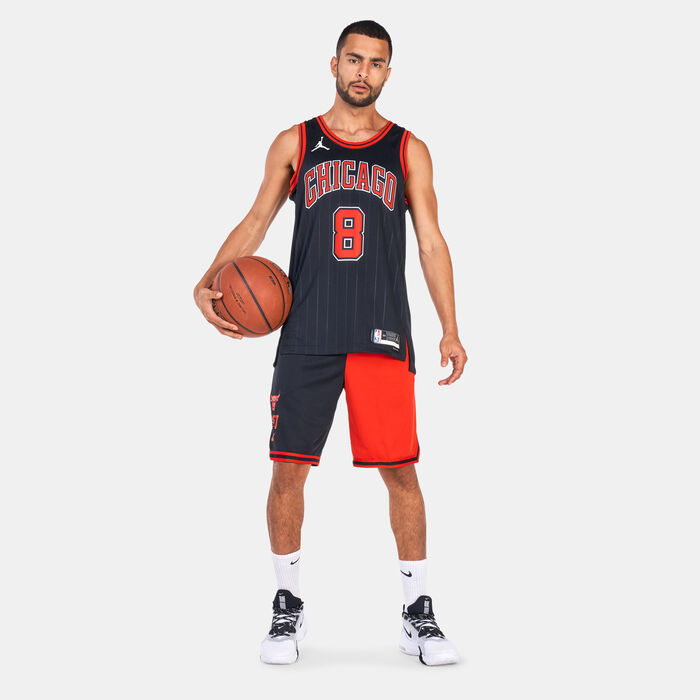 Nike Men's NBA Chicago Bulls Dri-FIT Courtside Basketball Shorts Red Nike Men's NBA Chicago Bulls Dri-FIT Courtside Basketball Shorts Red image number 2