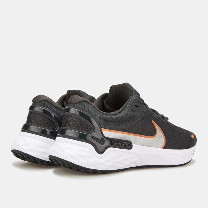 Nike Women's Renew Run 3 Road Running Shoe Black image number 2