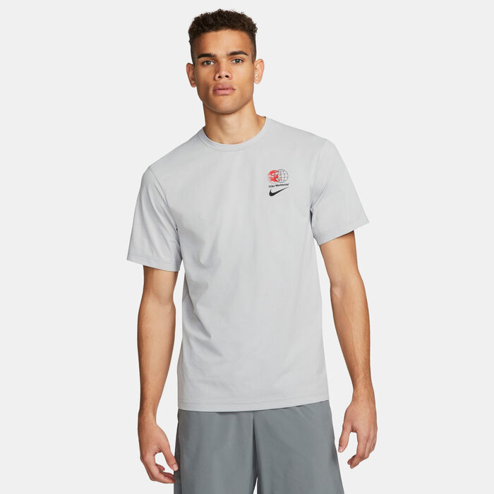 Nike Men's Dri-FIT UV Hyverse T-Shirt Grey Nike Men's Dri-FIT UV Hyverse T-Shirt Grey image number 0