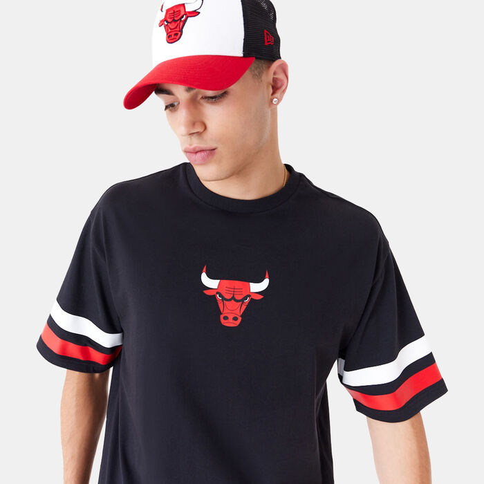 New Era Men's NBA Chicago Bulls Arch Graphic T-Shirt Black image number 2