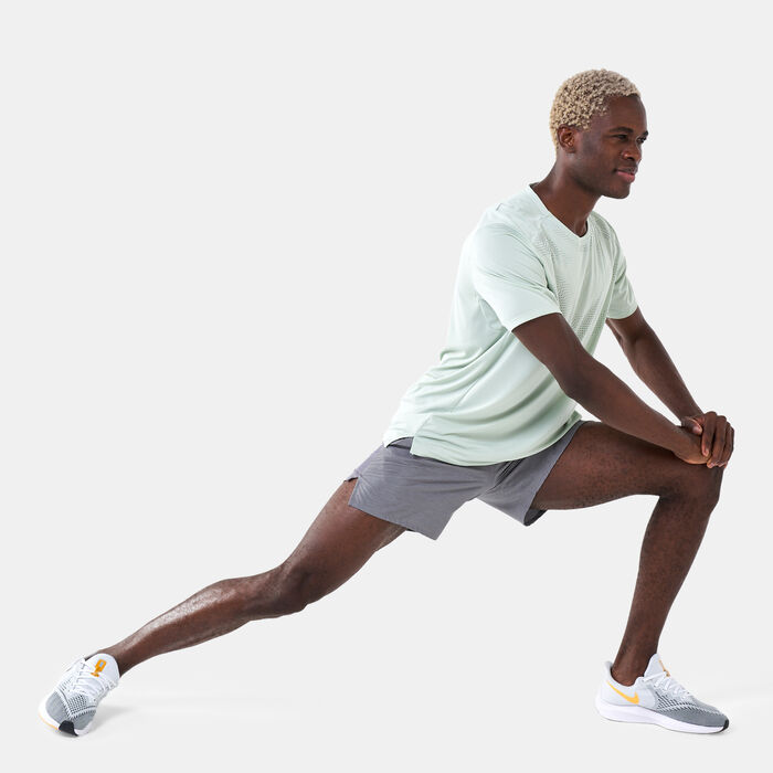 Nike Men's Dri-FIT Run Division Rise 365 T-Shirt Green image number 2