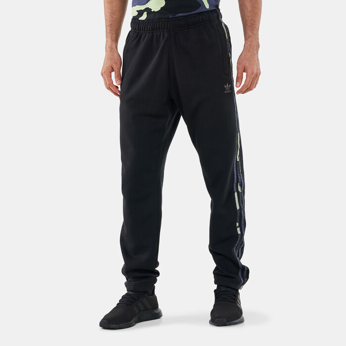 adidas Originals Men's Graphic Camo Sweatpants Black adidas Originals Men's Graphic Camo Sweatpants Black image number 0