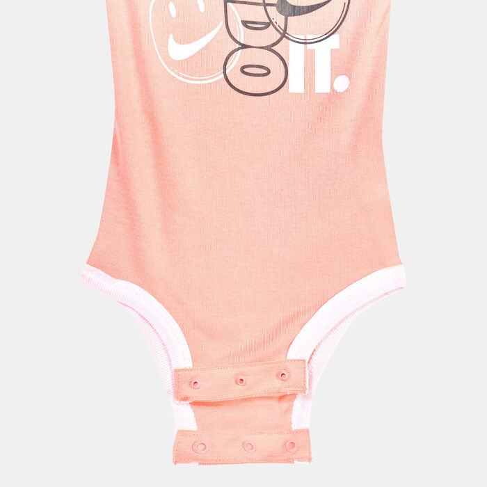 Nike Kids' Smile 4-Piece Box Blanket Set (Baby and Toddler) Pink Nike Kids' Smile 4-Piece Box Blanket Set (Baby and Toddler) Pink image number 2