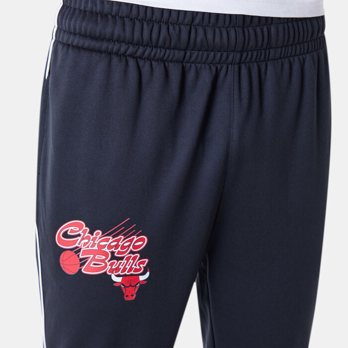 New Era Men's NBA Chicago Bulls Script Fleece Track Pants Black image number 7
