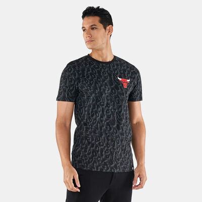 New Era Men's NBA Seasonal Chicago Bulls Allover Print T-Shirt Grey