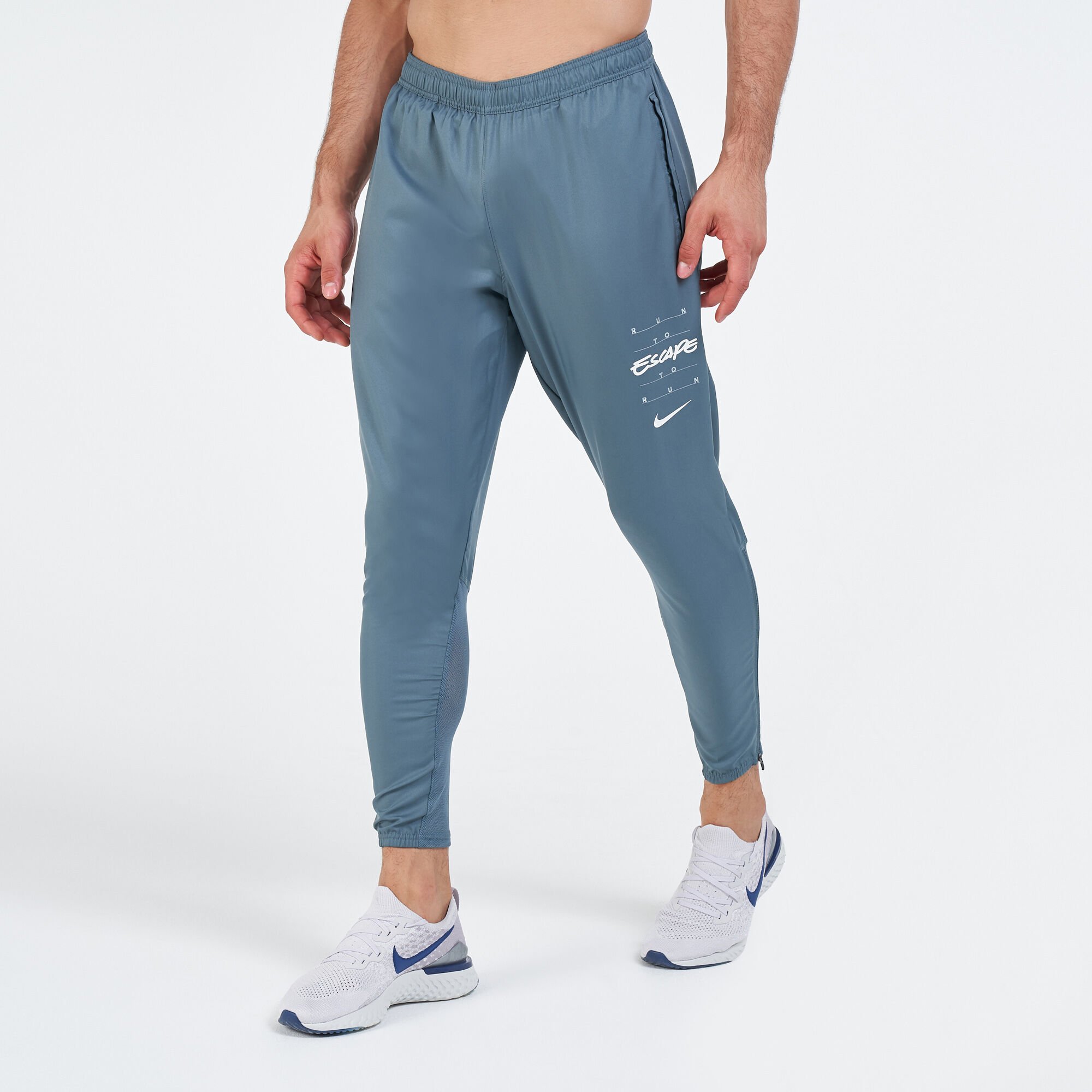 Men s Essential Woven Pants Green Nike in Qatar SSS