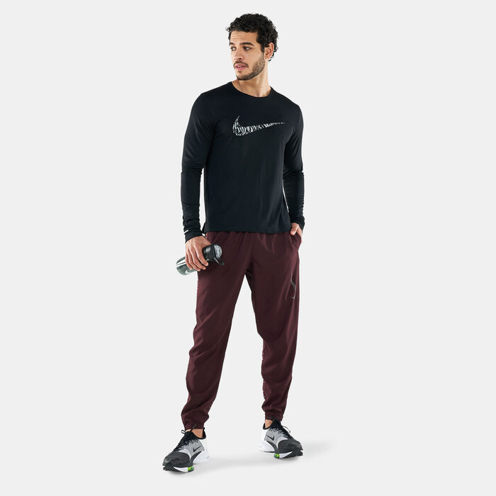 Nike Men's Dri-FIT UV Run Division Miler Graphic Long-Sleeve Top Black Nike Men's Dri-FIT UV Run Division Miler Graphic Long-Sleeve Top Black image number 2