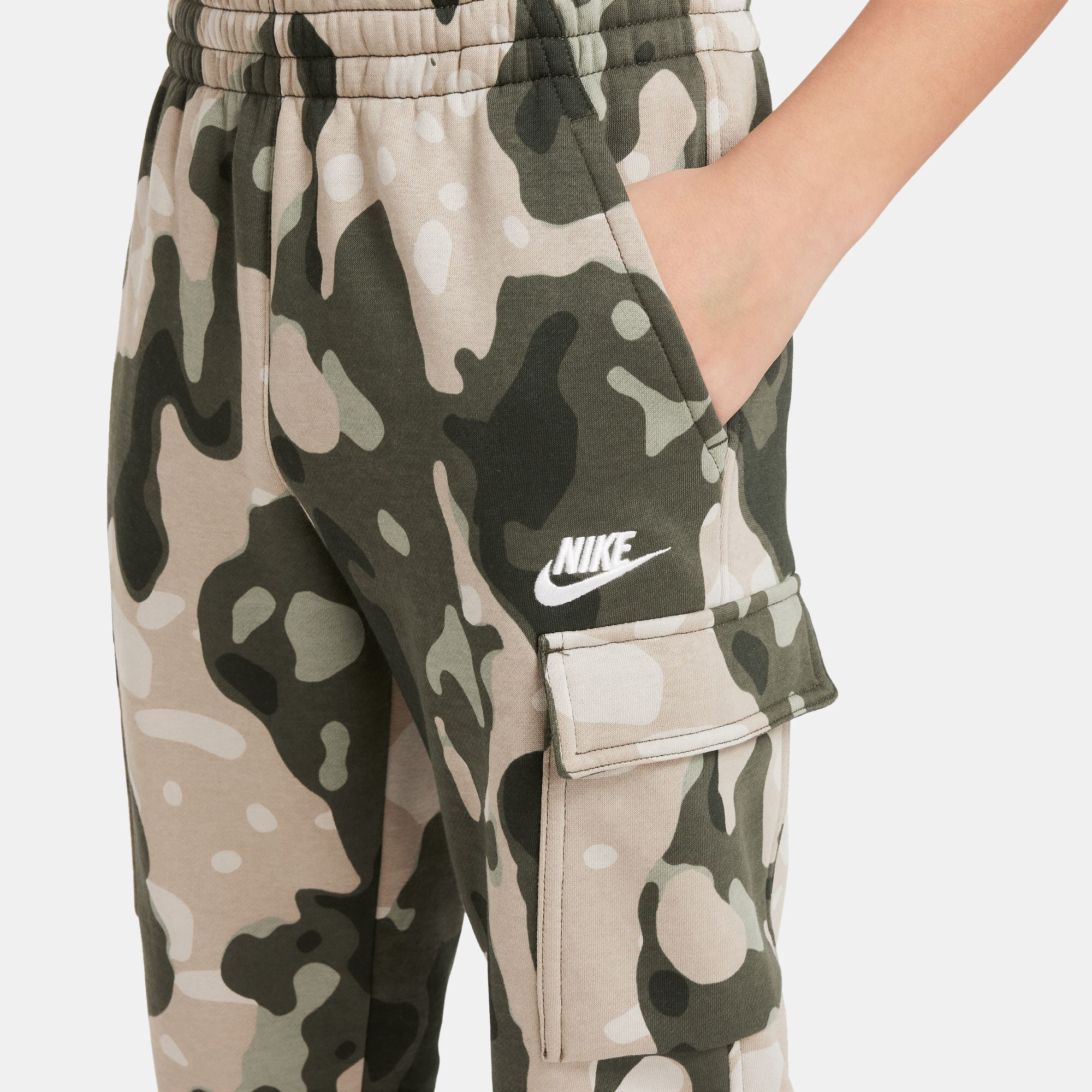 Kids Sportswear Club Camo Cargo Pants Green Nike in Qatar SSS