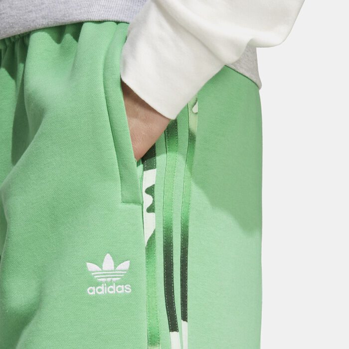 adidas Originals Men's Graphics Camo 3-Stripes Shorts Green image number 6