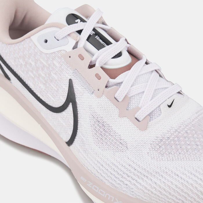 Nike Women's Vomero 17 Road Running Shoes Grey image number 4