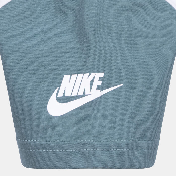 Nike Kids' Sportswear Graphic T-Shirt and Shorts Set Green Nike Kids' Sportswear Graphic T-Shirt and Shorts Set Green image number 2