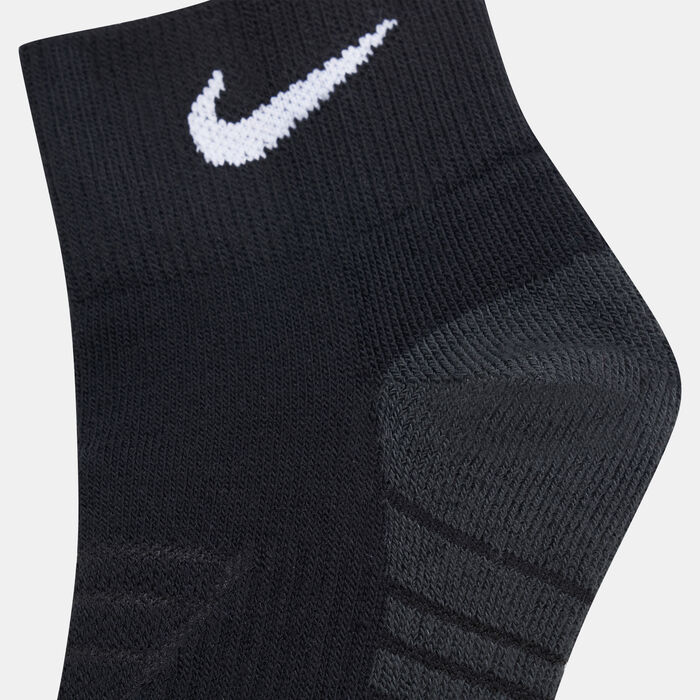 Nike Men's Everyday Max Cushioned Socks (3 Pack) Nike Men's Everyday Max Cushioned Socks (3 Pack) image number 1