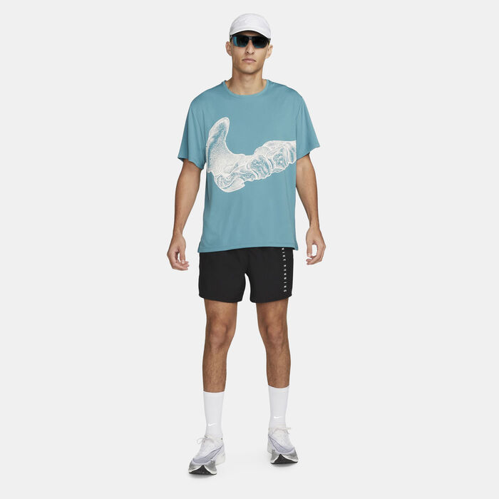 Nike Men's Dri-FIT UV Run Division Miller T-Shirt Green Nike Men's Dri-FIT UV Run Division Miller T-Shirt Green image number 4