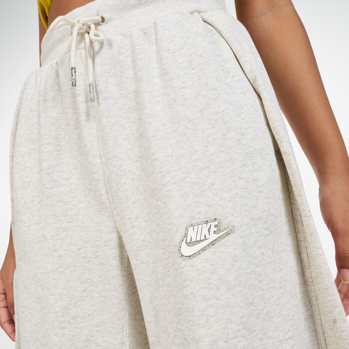 Nike Women's Sportswear Earth Day Pants Ivory image number 3