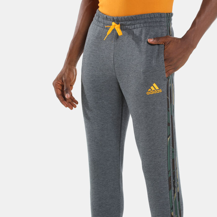 adidas Men’s Essentials Fleece Camo-Print Sweatpants Grey adidas Men’s Essentials Fleece Camo-Print Sweatpants Grey image number 3