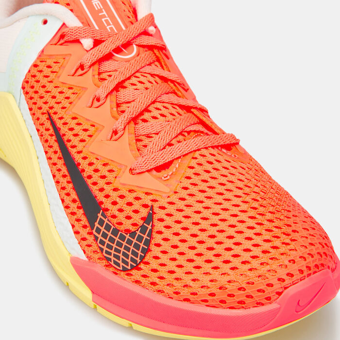 Nike Women's Metcon 6 Shoe Orange image number 5