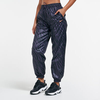 Nike Women's Sportswear Icon Clash Sweatpants Purple