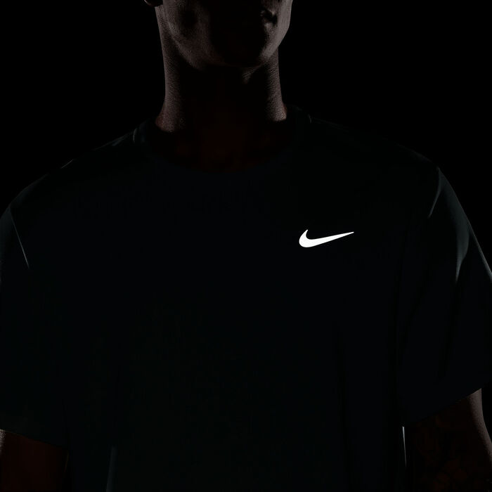 Nike Men's Miler Dri-FIT UV Running T-Shirt Green Nike Men's Miler Dri-FIT UV Running T-Shirt Green image number 3