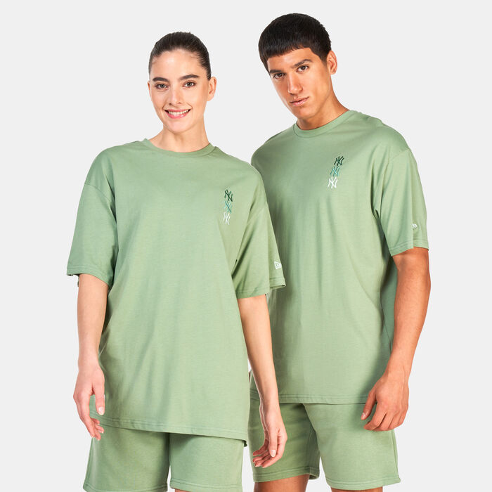 New Era New York Yankees MLB Stacked Logo Oversized T-Shirt Green New Era New York Yankees MLB Stacked Logo Oversized T-Shirt Green image number 0