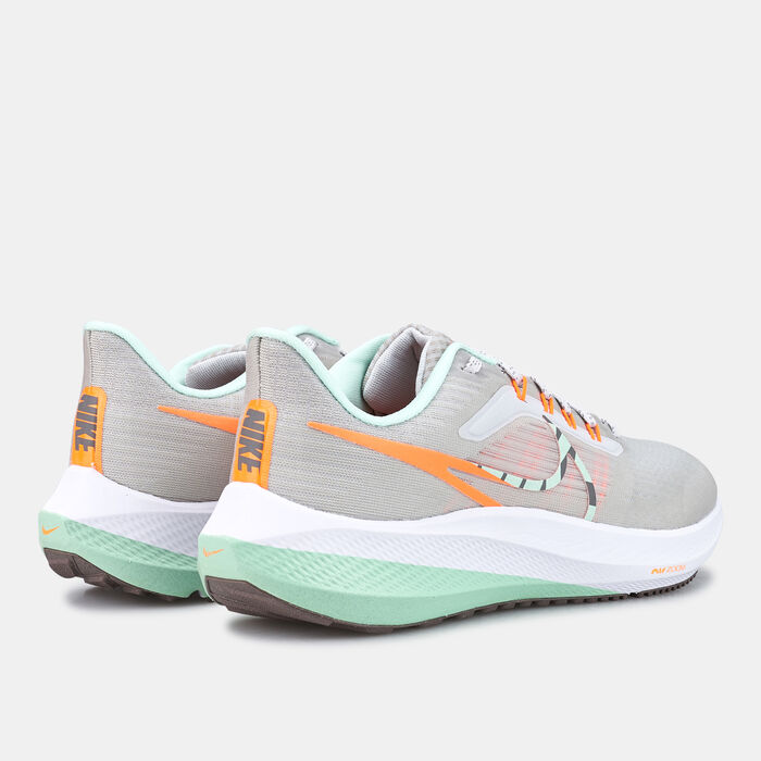 Nike Women's Air Zoom Pegasus 39 Premium Shoe Grey image number 2