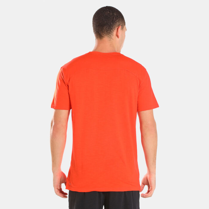 PUMA Men's Train Favorite Energy T-Shirt Red PUMA Men's Train Favorite Energy T-Shirt Red image number 1
