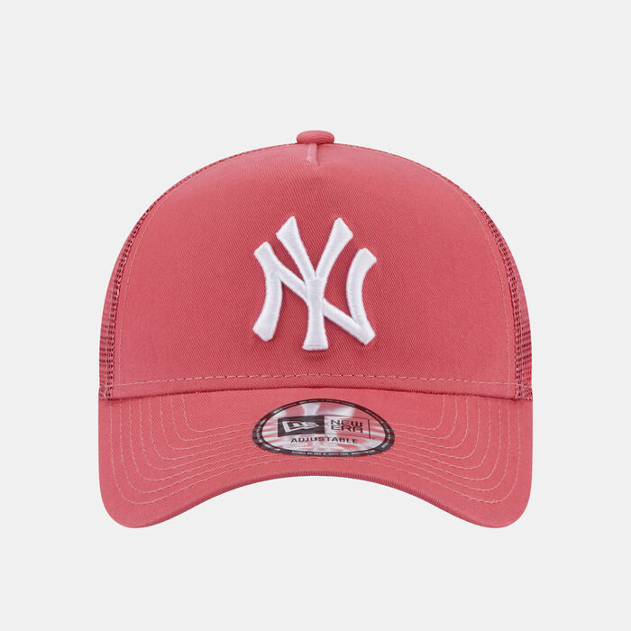New Era Men's League Essentials New York Yankees Trucker Cap Pink New Era Men's League Essentials New York Yankees Trucker Cap Pink image number 0