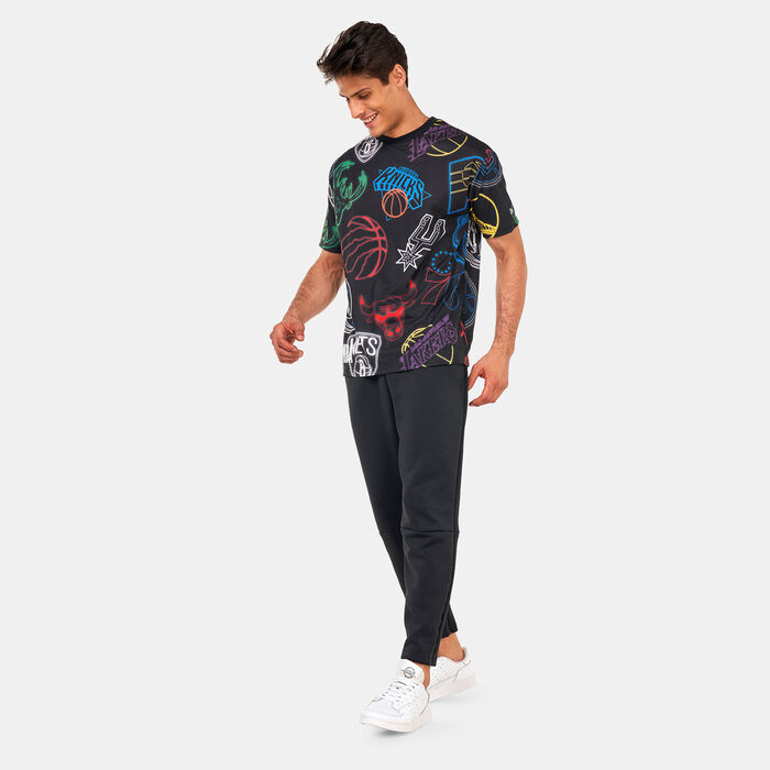 New Era NBA Printed Neon Basketball T-Shirt Black New Era NBA Printed Neon Basketball T-Shirt Black image number 2