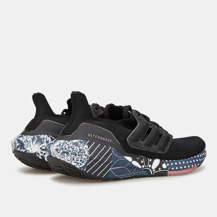 adidas Women's Ultraboost 22 Shoe Black image number 2