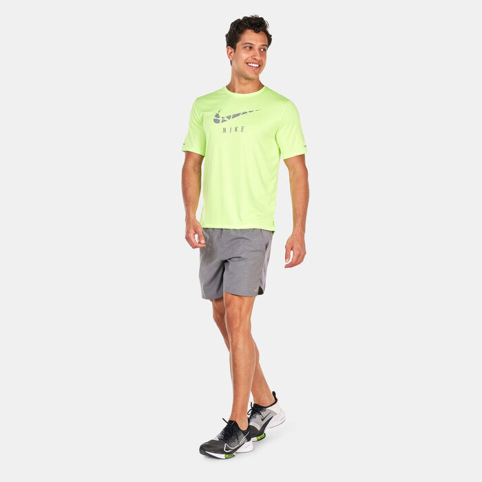 Nike Men's Dri-FIT Run Division Running T-Shirt Green Nike Men's Dri-FIT Run Division Running T-Shirt Green image number 2