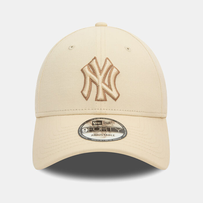 New Era Men's MLB New York Yankees Team Outline 9FORTY Cap Beige image number 0