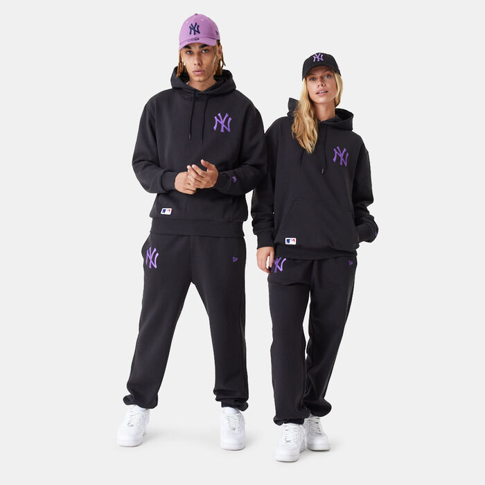 New Era Men's New York Yankees League Essentials Pullover Hoodie Black image number 3