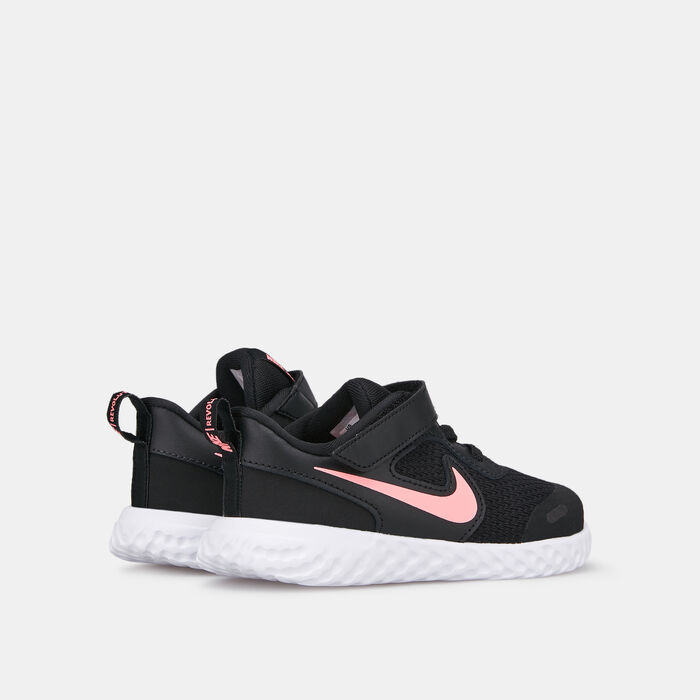 Nike Kids' Revolution 5 Shoe (Baby and Toddler) Black Nike Kids' Revolution 5 Shoe (Baby and Toddler) Black image number 2