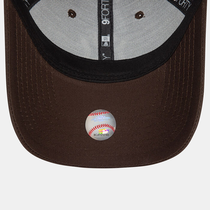 New Era Men's MLB New York Yankees League Essential 9FORTY Cap Brown image number 2